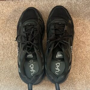 Ryka size 9 wide sneakers